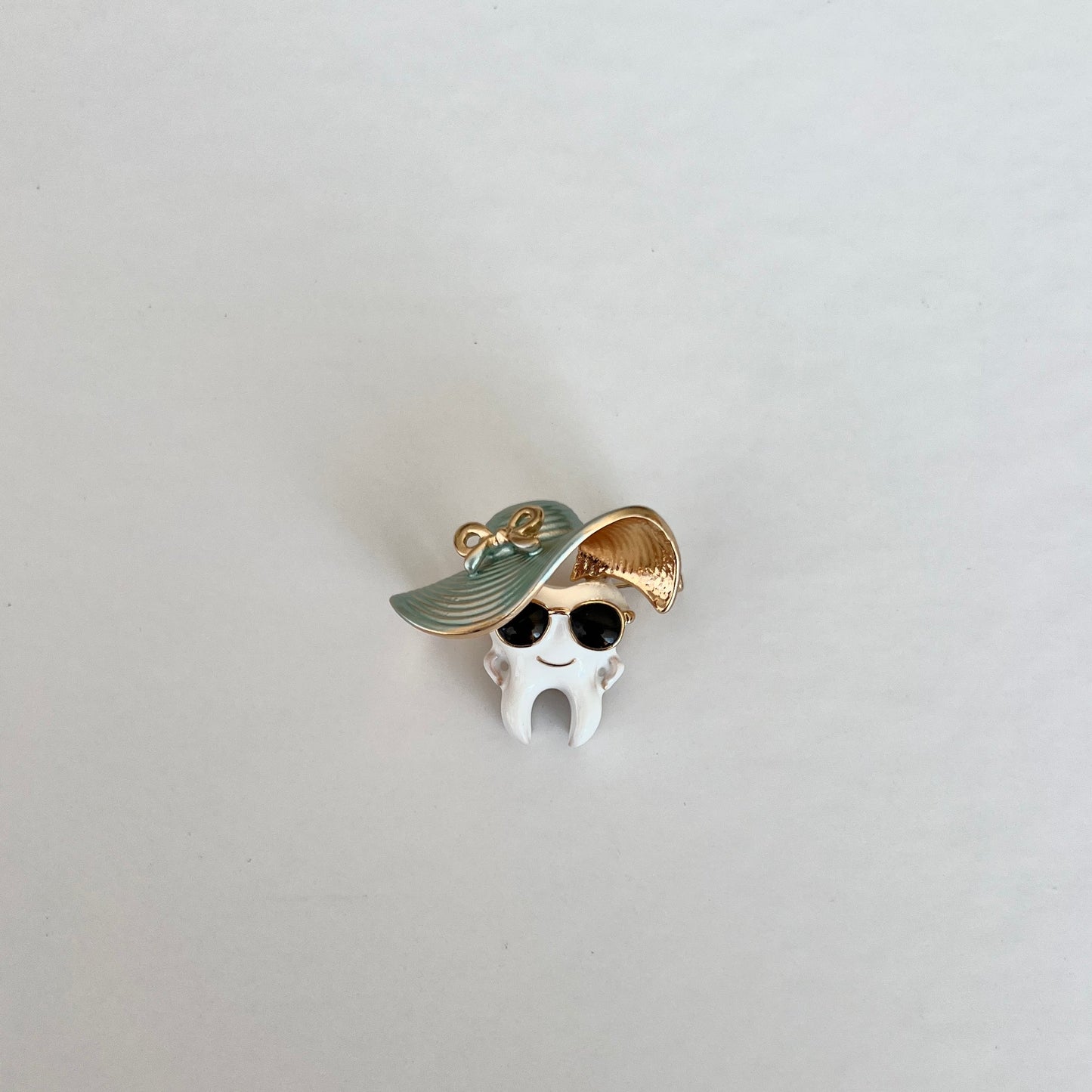 Şapkalı Dişçi Broş