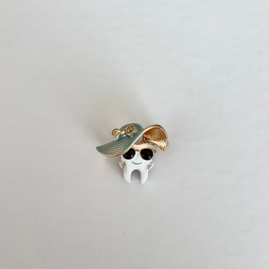 Şapkalı Dişçi Broş