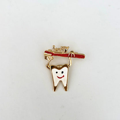 Fırçadan Sarkan Dişçi Broş